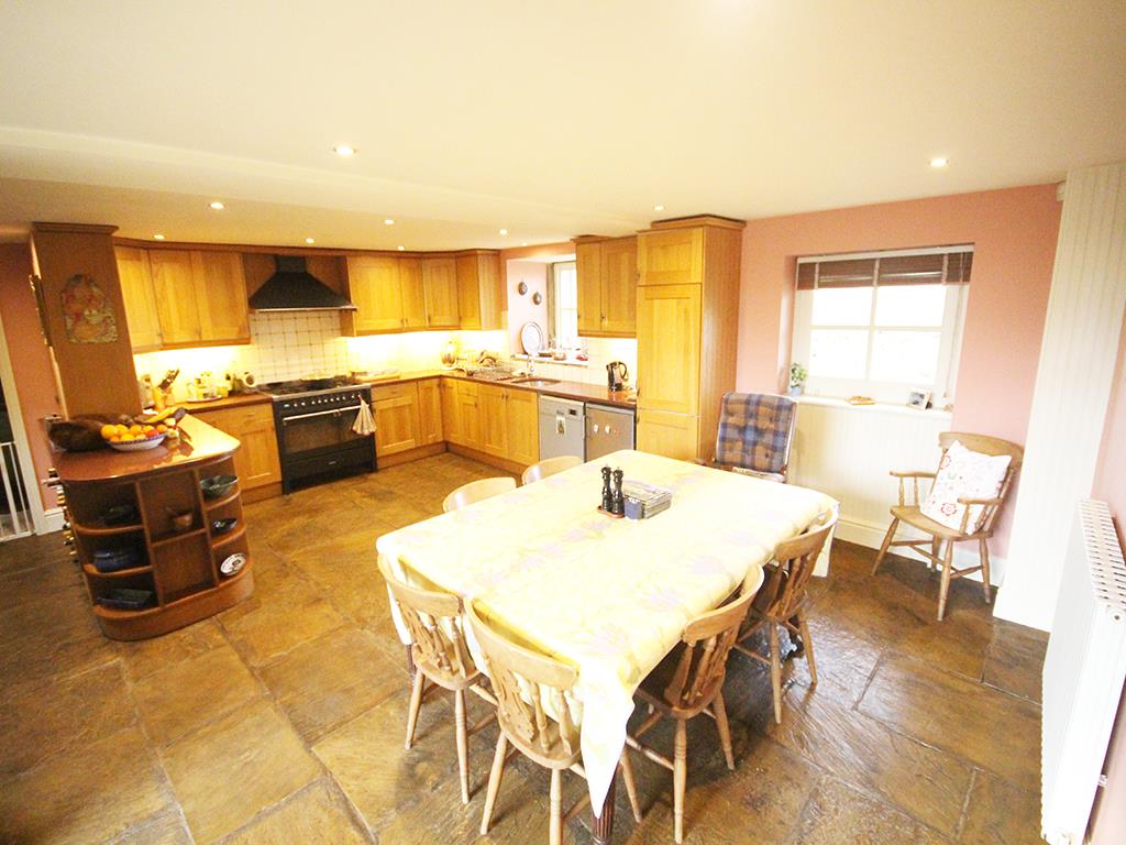 4 bedroom semi-detached house SSTC in Colne - IMG_5283.jpg